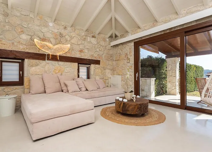 Pure Amber Suite Elani